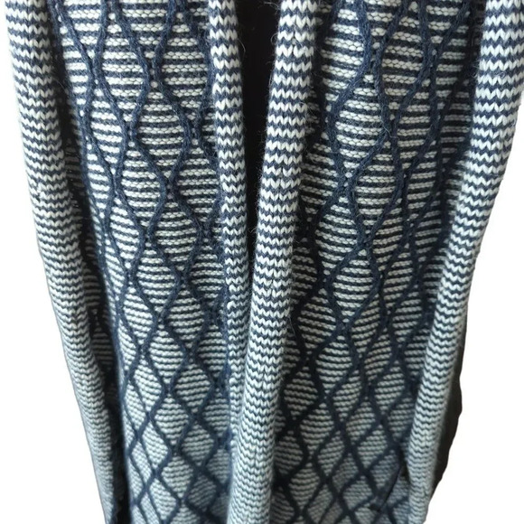 Tommy Hilfiger Reversible Knit Scarf - Picture 7 of 8